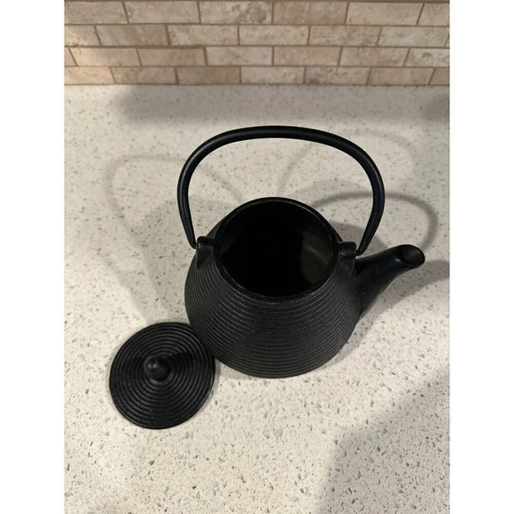 Cast Iron Japanese Black Ribbed Texture Tetsubin Teapot - Picture 5 of 5
